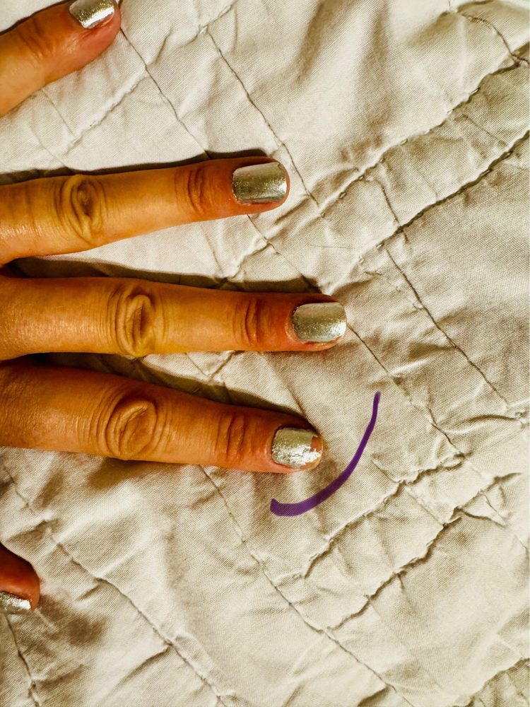 Suave Nails Image