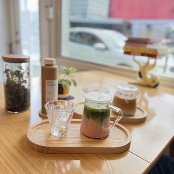 Neko Koneko - kuro goma cold brew, strawberry matcha latte - Coffee & Tea Near Me - Honolulu, Hawaii