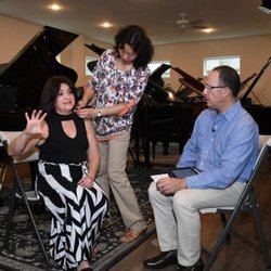 Chinese Piano Lady - Maggie - Karine Gill interview with Applause to the Musician