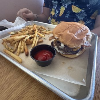 Grnd Sqrl - Squirrel Burger with Truffle Fries - Gastropubs Near Me - Twentynine Palms, California