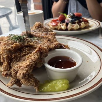 Café Etoile - Fried chicken croffle - French Near Me - Berkeley, California Café Etoile - Fried chicken croffle - French Near Me - Berkeley, California
