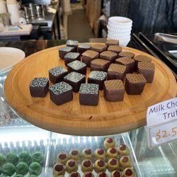 Cocoa Club by Pollinator Chocolate - These looked fabulous too, and I totally forgot to get a couple before we left. Dang, gotta go back now!