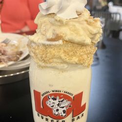 LOL Burger Bar - Peanut Butter Banana Milkshake