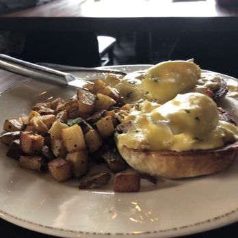 Bellingham Cider - NW Crab Eggs Benedict - Cideries Near Me - Bellingham, Washington Bellingham Cider - NW Crab Eggs Benedict - Cideries Near Me - Bellingham, Washington