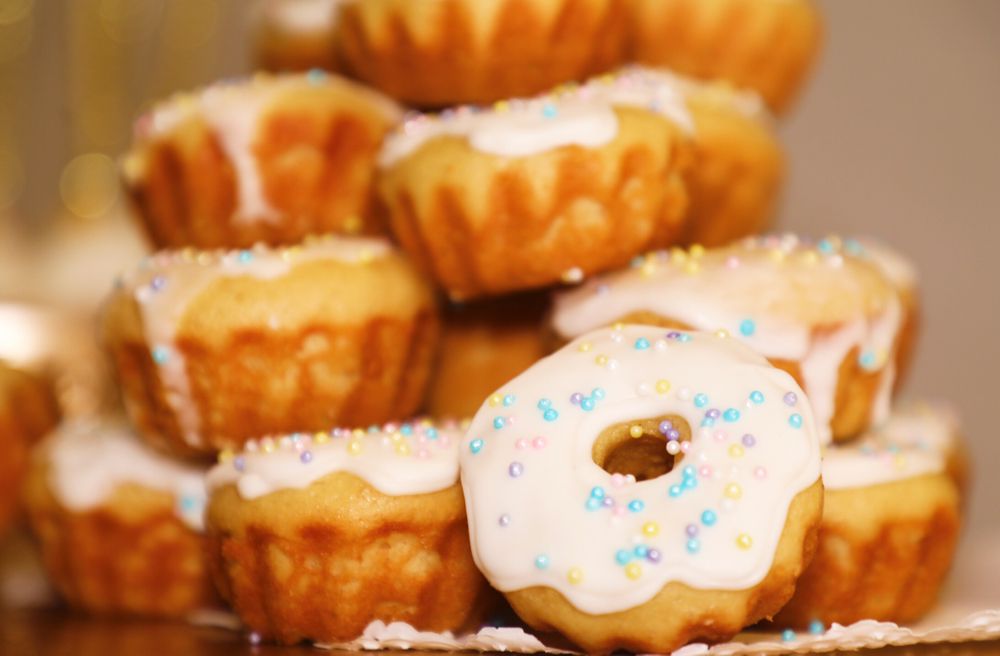Treats By The Queen Logo