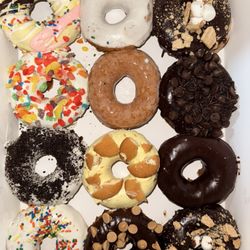 Gonuts Donuts - Donut's, S'mores, banana pudding, banana split, Oreo, fruity pebbles, glazed, chocolate lovers, chocolate peanut butter, vanilla.