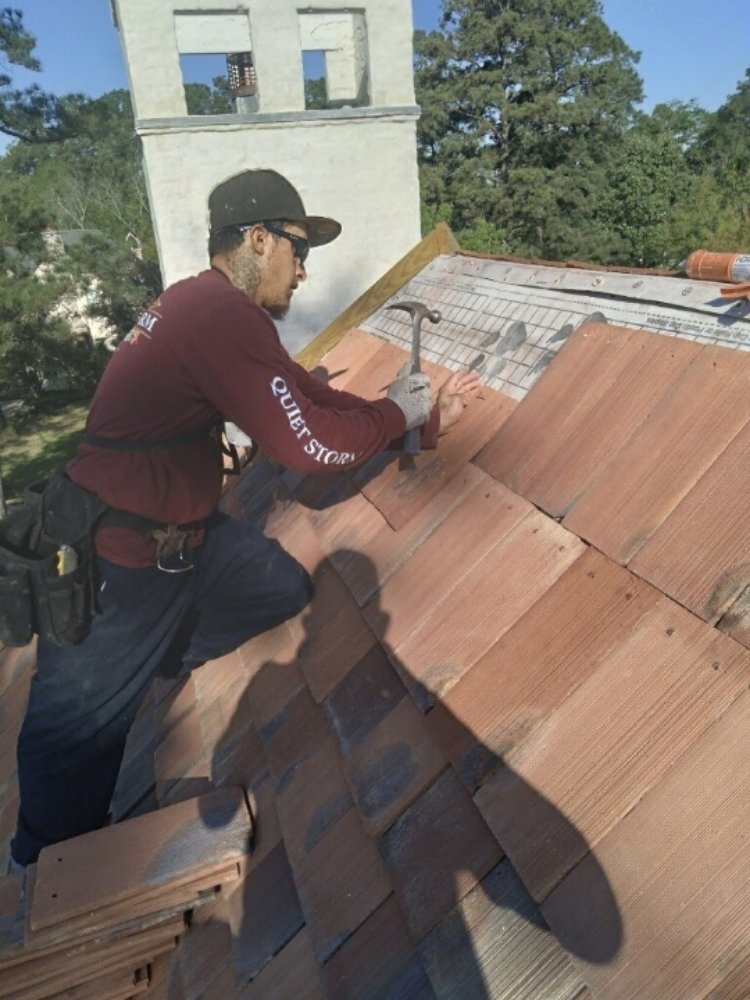 Slide of Jorge O&G Roofing and Construction