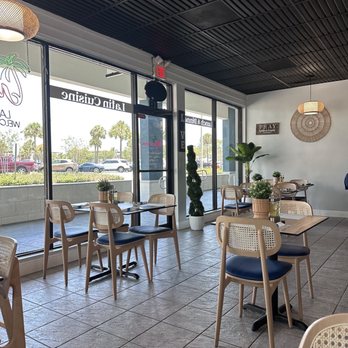 Merengue - Nice, bright and clean location. - Dominican Near Me - Stuart, Florida