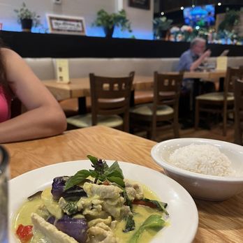 Urban Thai Restaurant - Green Curry Dinner - Thai Near Me - Arlington, Virginia Urban Thai Restaurant - Green Curry Dinner - Thai Near Me - Arlington, Virginia