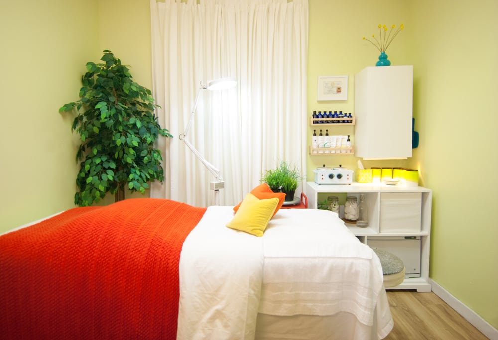 Earth & Sun Skin Therapy Logo