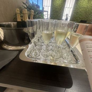 Omni Houston Hotel - Complimentary champagne - Hotels Near Me - Houston, Texas Omni Houston Hotel - Complimentary champagne - Hotels Near Me - Houston, Texas