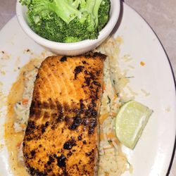 Bubba's 33 - Seasoned Salmon with broccoli