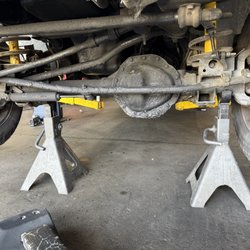 GM Mobile - Preparing a front axle to be resealed and cleaned