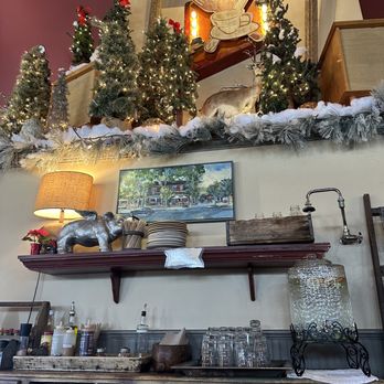 Sideboard - Danville - Festive decor (inside) - Comfort Food Near Me - Danville, California