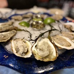 La Baguette Bistro - Oysters on the half shell! ohhhhhhhhhhhh my gosh these were so amazballs :)...