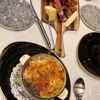 Eddie Merlot's - French onion soup and charcuterie board - Seafood Near Me - Boston, Massachusetts Eddie Merlot's - French onion soup and charcuterie board - Seafood Near Me - Boston, Massachusetts