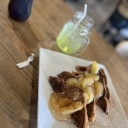 Angie's Cafe - Apple cinnamon french toast