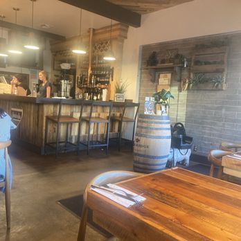 Marinade On Main - Interior - American Near Me - Ramona, California