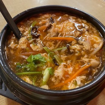 The Dumpling King - Hot and sour soup (with carrot, coriander, 2 kinds of mushroom, tomato) - Taiwanese Near Me - Markham, Ontario