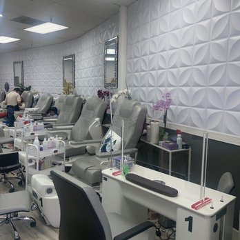 Fancy Nails Lounge - Nail Salons Near Me - Pinole, California
