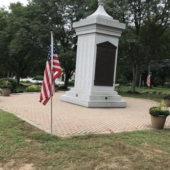 Suffield Veterans Memorial - Landmarks & Historical Buildings Near Me - Suffield, Connecticut