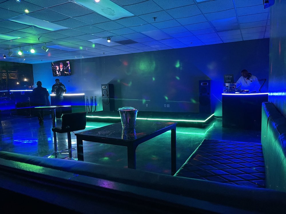RELENTLESS HOOKAH LOUNGE Updated August 2024 14 Photos 2697 S