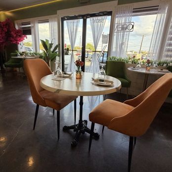 Antinoz Cafe - Seating area - Italian Near Me - San Antonio, Texas