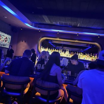 Roosevelt - At the bar - Bars Near Me - Phoenix, Arizona