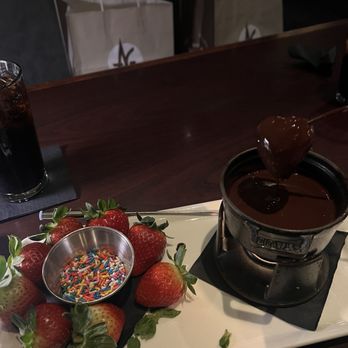 Arrowhead Grill - Strawberries and chocolate - Seafood Near Me - Glendale, Arizona