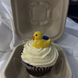 Red velvet cupcake (cream cheese icing) to go- quack! Red velvet cupcake (cream cheese icing) to go- quack!