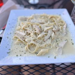 Cupini's - Fettuccini Alfredo with chicken