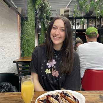 Parlay Lincoln Park - Vanilla Blueberry French Toast & Mimosa! - Sports Bars Near Me - Chicago, Illinois