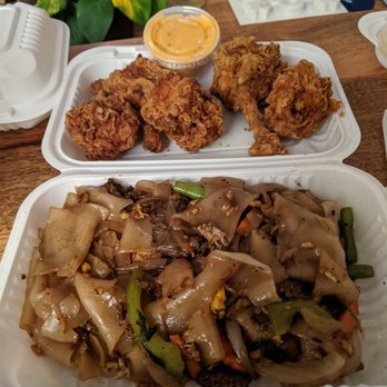 Thai Nara Halal Restaurant - Lolipop chicken and pad see ew - Thai Near Me - Woodside, New York Thai Nara Halal Restaurant - Lolipop chicken and pad see ew - Thai Near Me - Woodside, New York