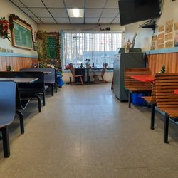 Dino's Pizza - Inside
