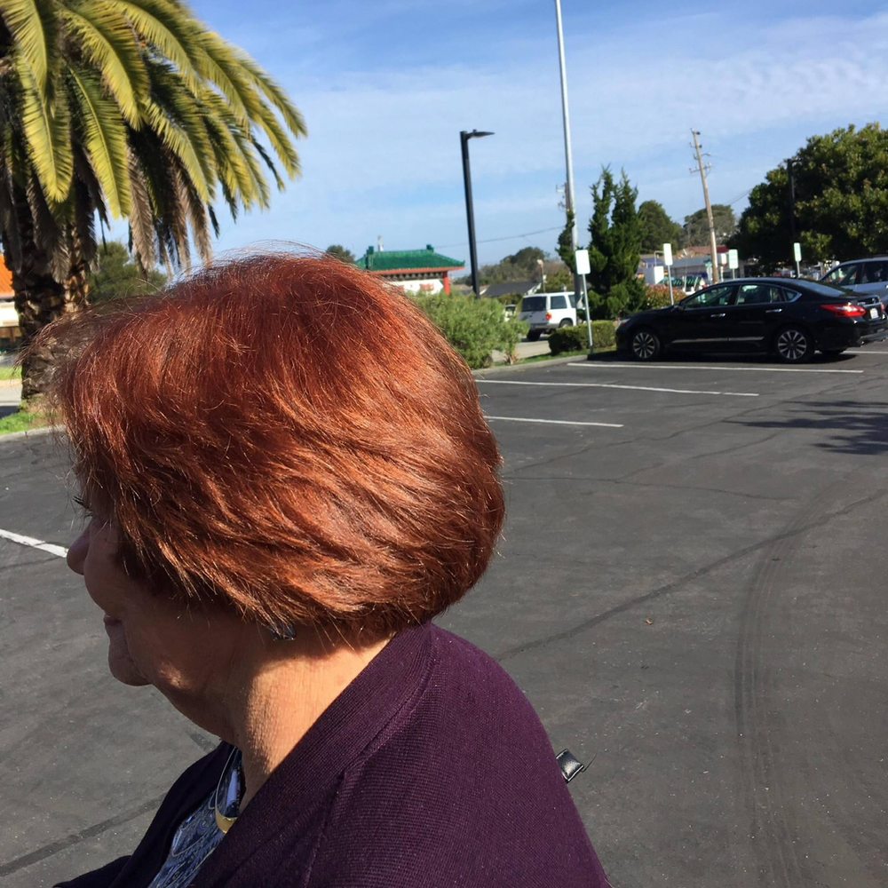 Gail's Beauty Salon Logo