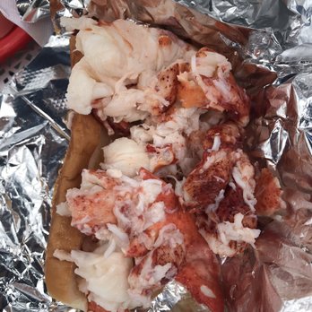 Red's Eats - Lobster Roll - Seafood Near Me - Wiscasset, Maine