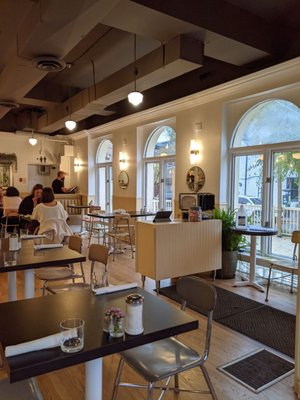 Mira Mira Diner by null