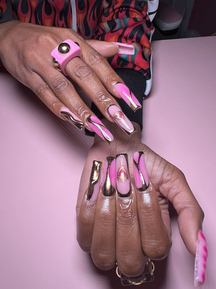 Nailz By Holli Logo
