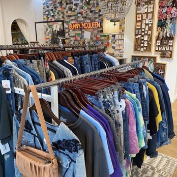 Hot House Market - One of the 2 sides! - Used, Vintage & Consignment Near Me - Indianapolis, Indiana