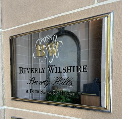 THE Blvd Restaurant and Lounge by null
