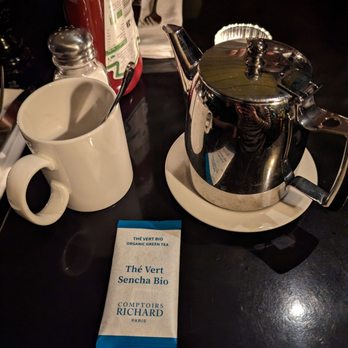 Le Hibou - Vert Sencha - €7.3 - Bistros Near Me - Paris, 75 Le Hibou - Vert Sencha - €7.3 - Bistros Near Me - Paris, 75