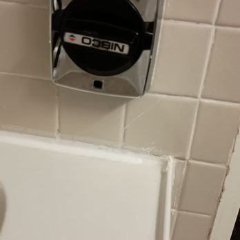 Baymont by Wyndham Bartonsville Poconos - Weird old water control that is even installed upside down, and constantly dripped - Hotels Near Me - Bartonsville, Pennsylvania