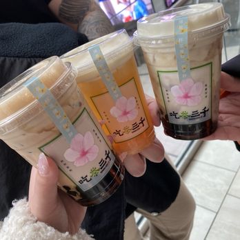 Chicha San Chen - Regular milk tea, peach oolong, milk tea with taro - Bubble Tea Near Me - Markham, Ontario
