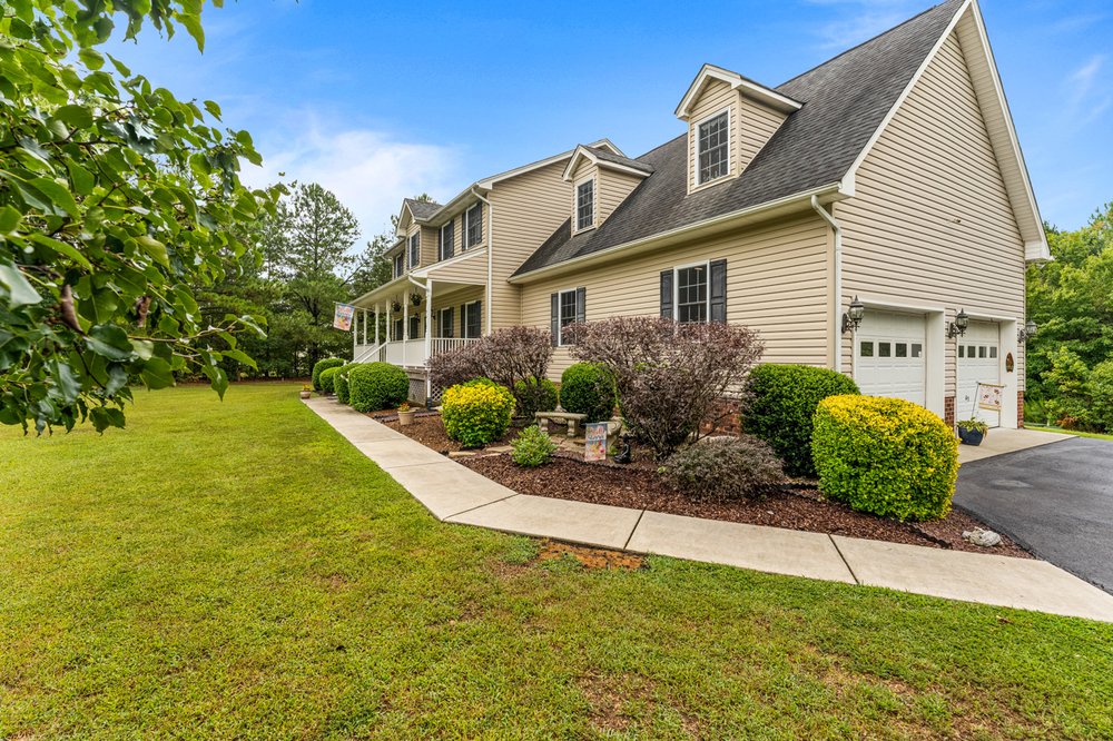 NAOMI HOEHN TOWN & COUNTRY ELITE REALTY Updated June 2024 Contact