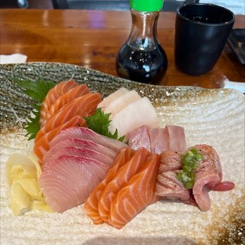 Sen Sushi - Would you pay $36 plus tax and tip =$50 for some salmon, escolar and a little yellowtail??? Deluxe sashimi... - Sushi Bars Near Me - Rosemead, California