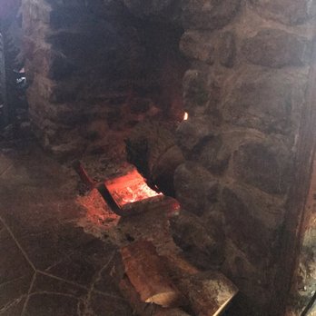 Mt Baldy Lodge - Fire place ! - American Near Me - Mount Baldy, California