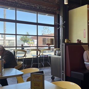 Snooze, an A.M. Eatery - Ambiance (natural light) - Breakfast & Brunch Near Me - Orange, California