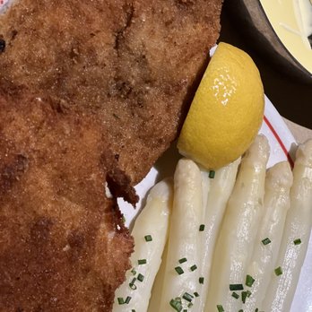 Peters Brauhaus - Schnitzel and seasonal White Asparagus - German Near Me - Cologne, NW