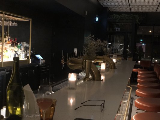 BAR ST-DENIS by null