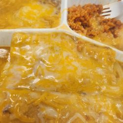 Casabellas - Chicken enchiladas plate with rice and green chili